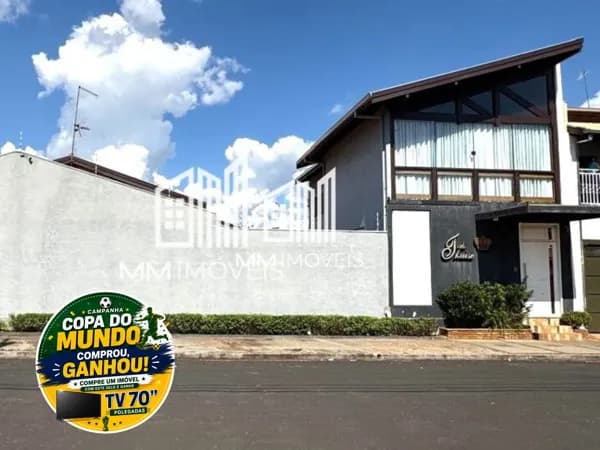 Casa térrea com Sobrado Comercial