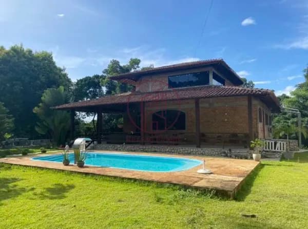 Casa disponível para locação em Condomínio com lazer