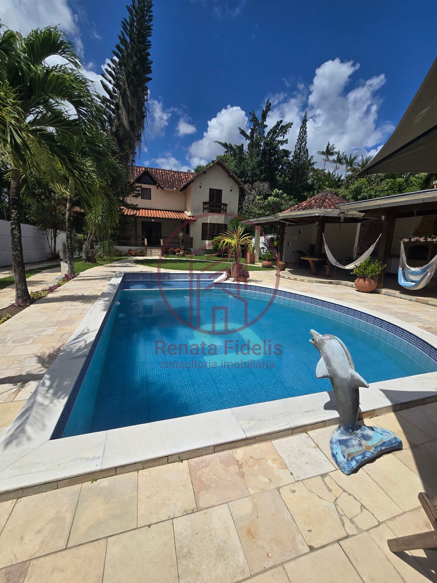 Casa disponível para locação fora de condomínio com piscina
