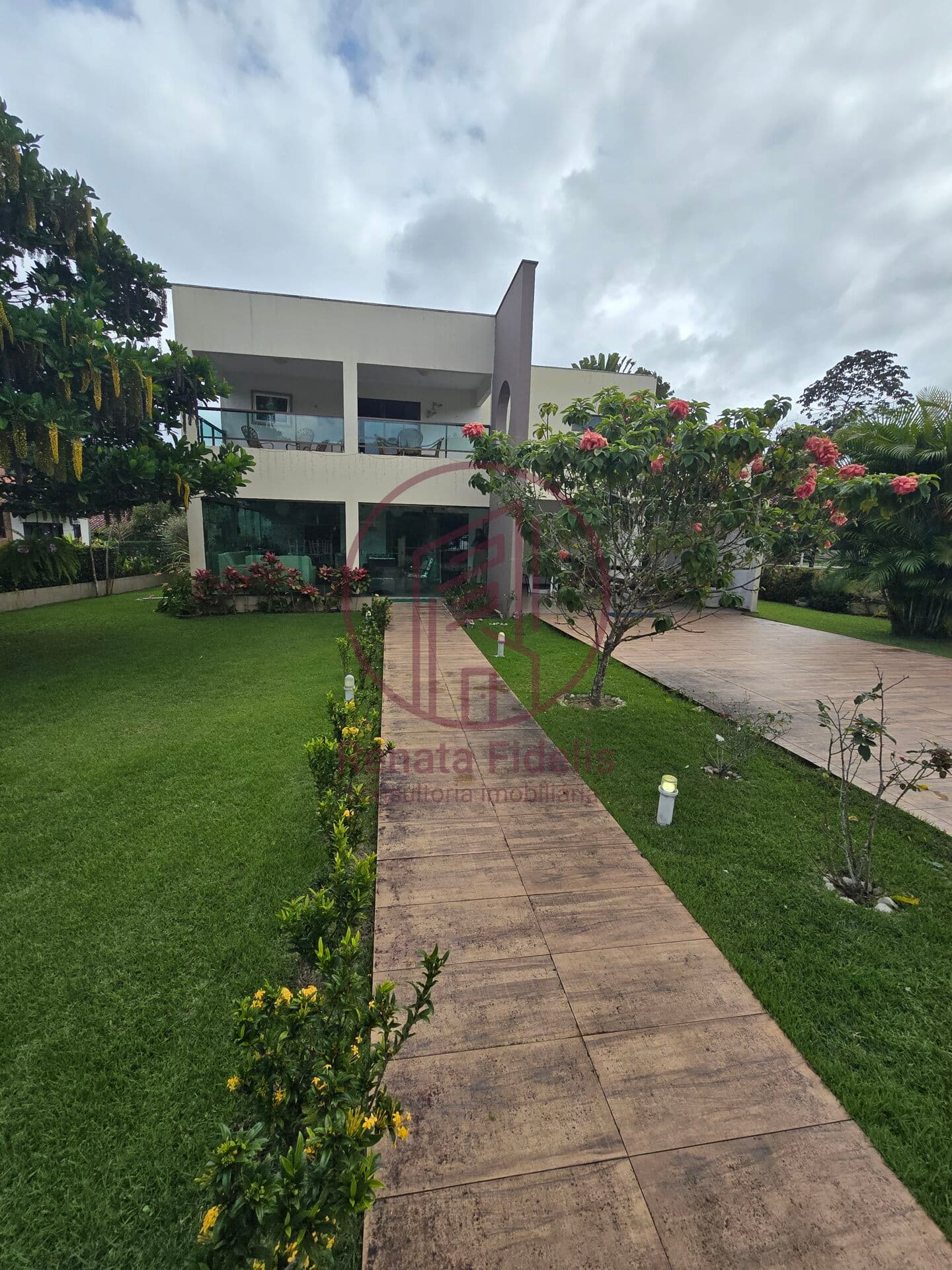 Casa em Aldeia com 6 quartos + dependência