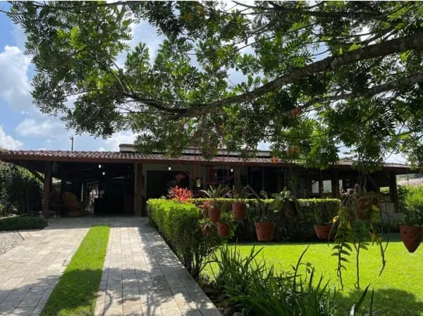 Casa em condominio com 4 suites + Lazer em condomínio