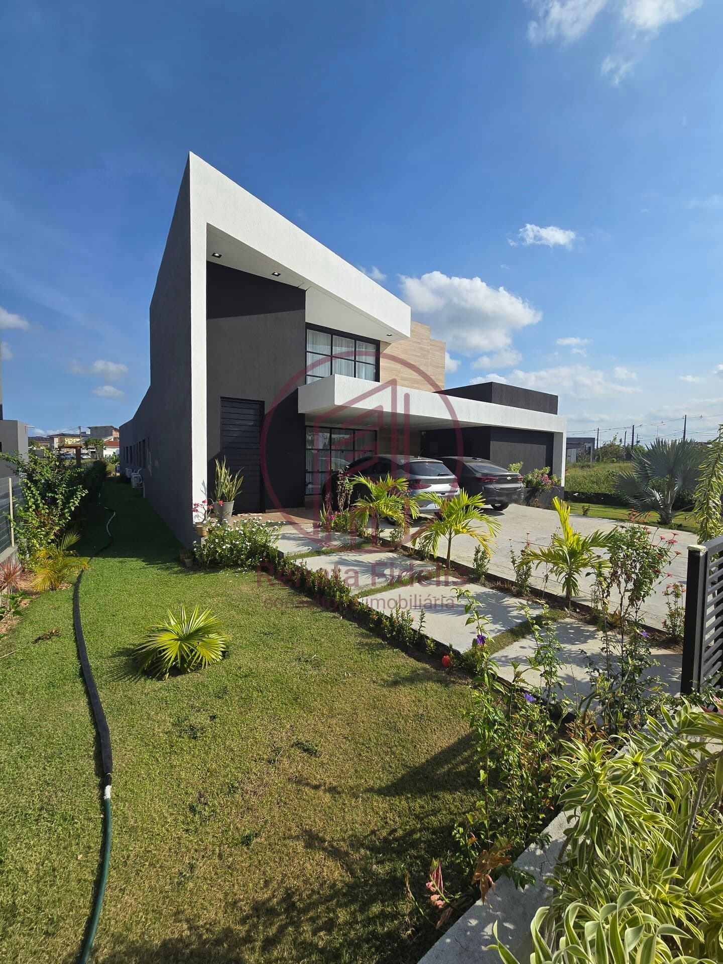 Casa alto padrão com 6 quartos + Piscina