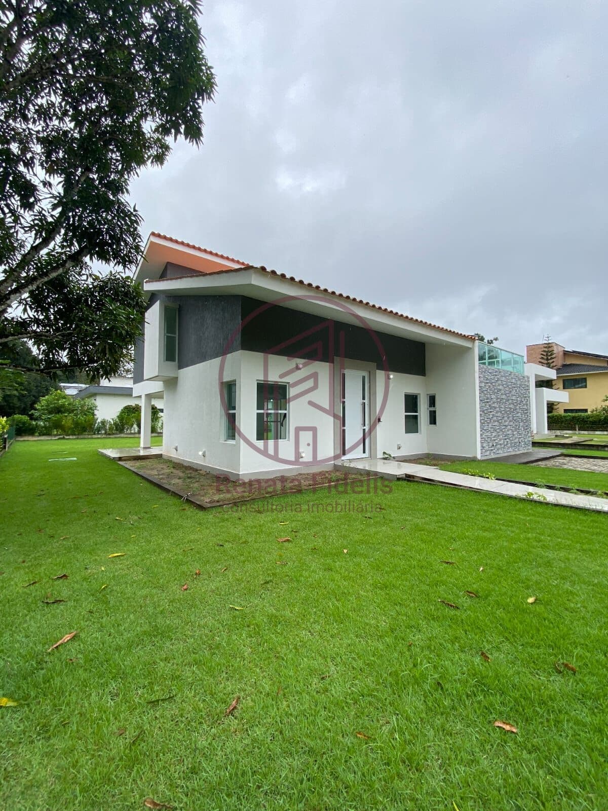 Casa nova em condomínio de Aldeia