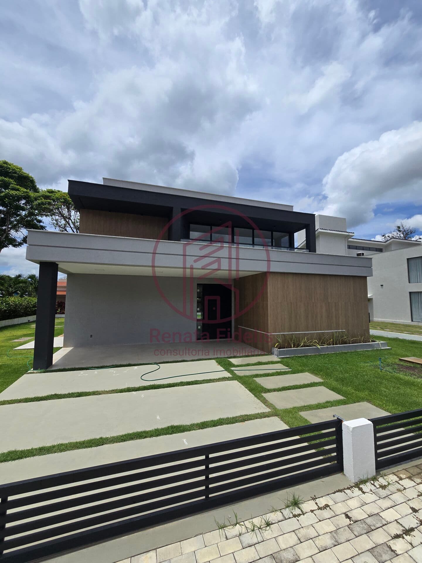 Casa em Condomínio de Aldeia com 4 suítes e 299 m²