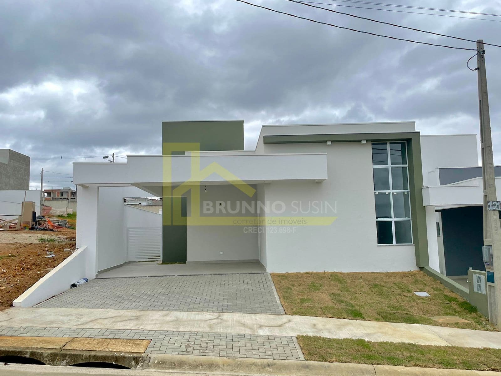 Casa nova em condomínio