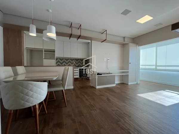 Apartamento de 2 dormitórios (1 suíte), com móveis planejados, na melhor localização da cidade.