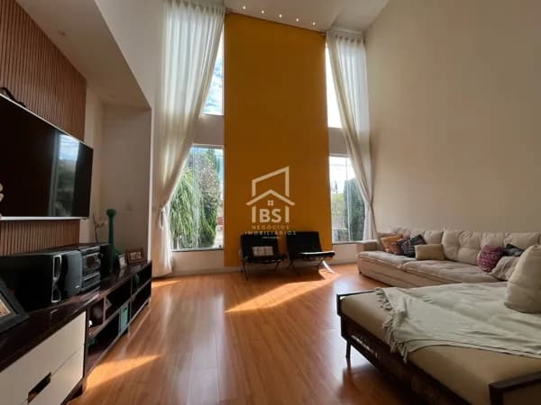🏡 Casa térrea com escritório no mezanino em condomínio