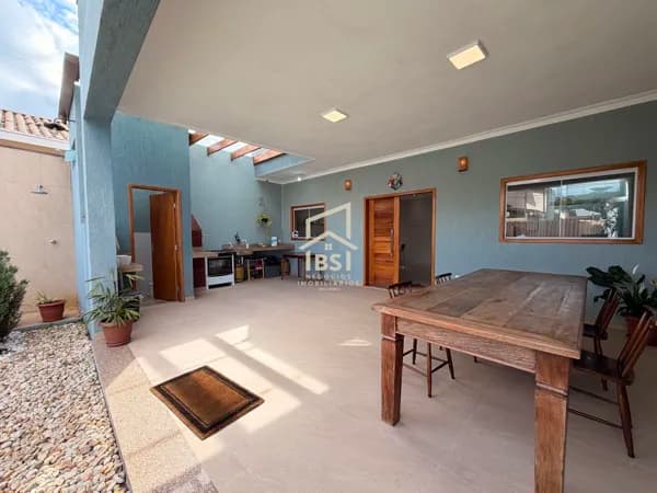 🏡 Lindissima Casa Clean com Amplo Quintal no Bairro Maria Augusta