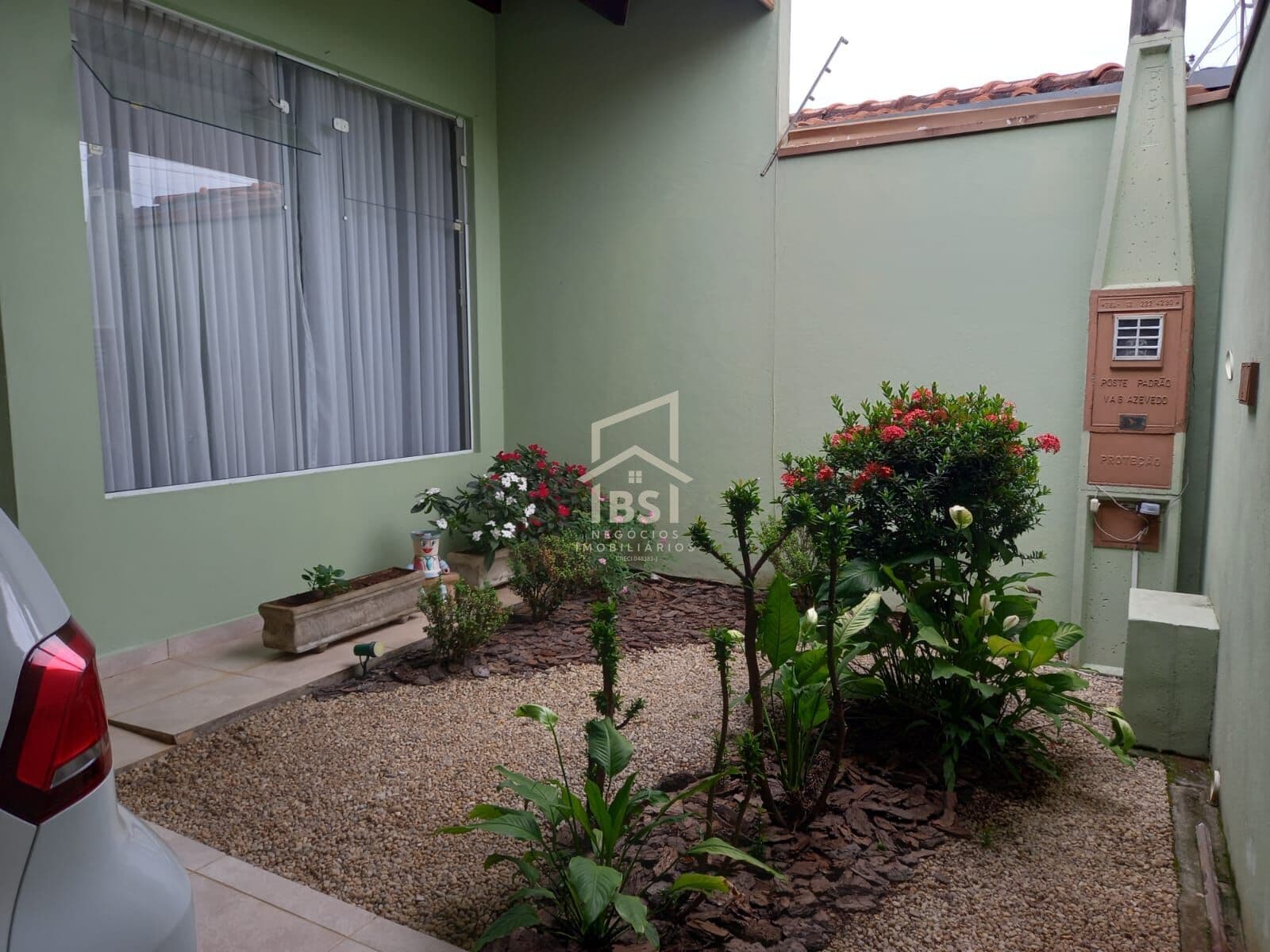 Casa com quintal amplo