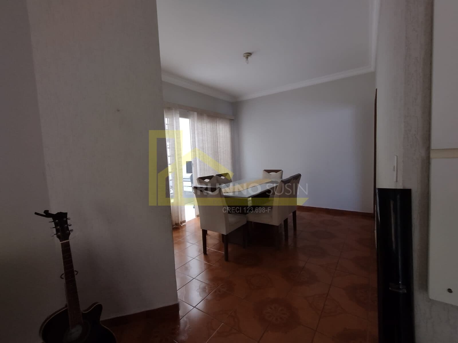 Casa com piscina - ESTUDA PERMUTA
