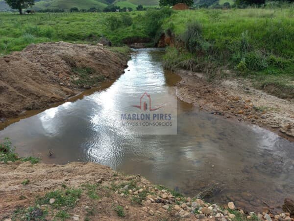 Chácara com água