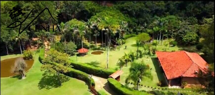Sítio lindíssimo com piscina natural e lindo jardim!
