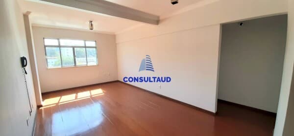 Apartamento bem no Centro de São Lourenço/MG para venda