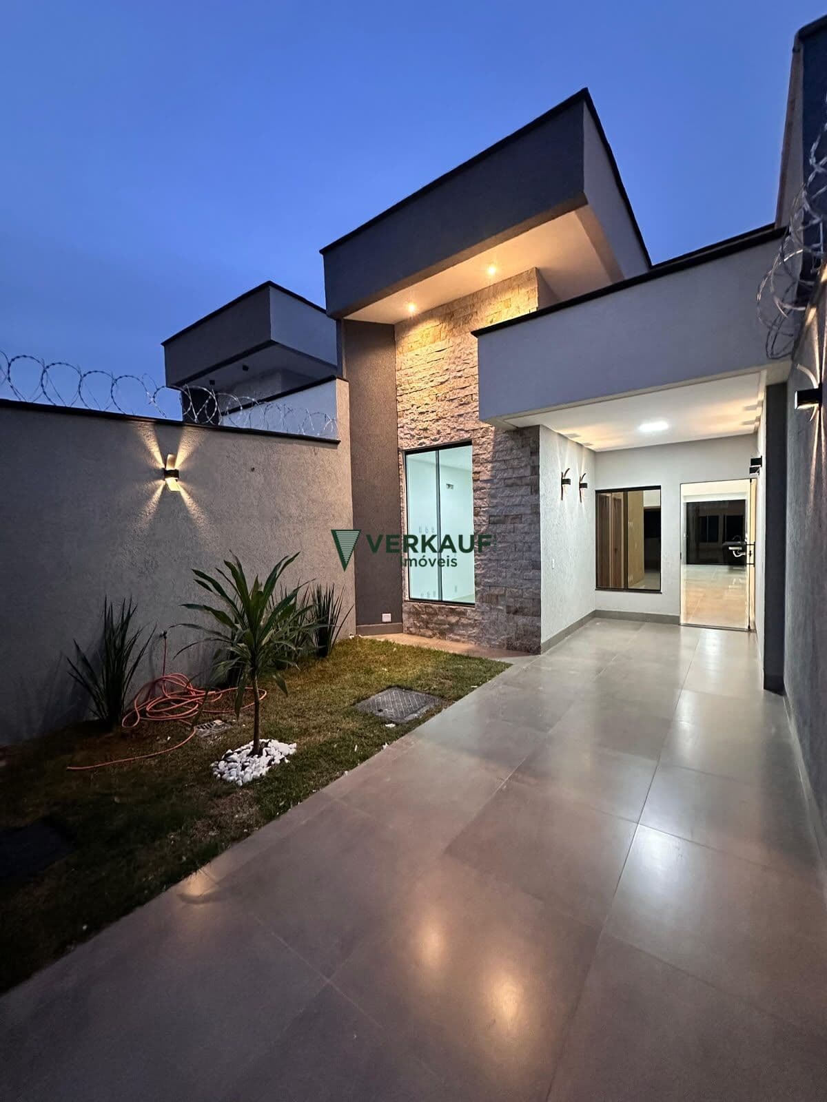 Casa Alto Padrão 03 quartos - Res Solar Bougainville - Goiânia/Go
