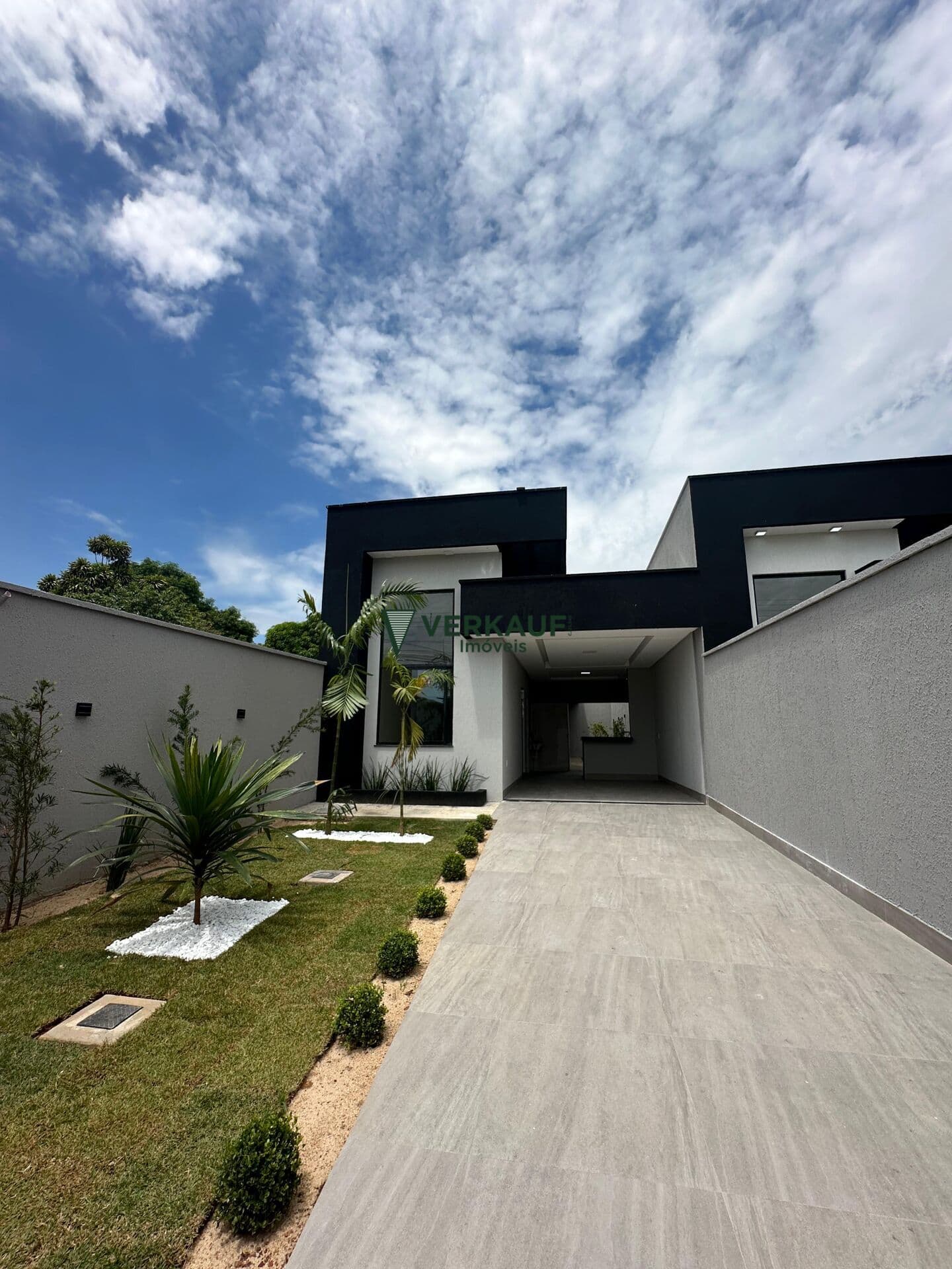 Casa Alto Padrão 03 quartos - JD Buriti Sereno - Aparecida de Goiânia/Go