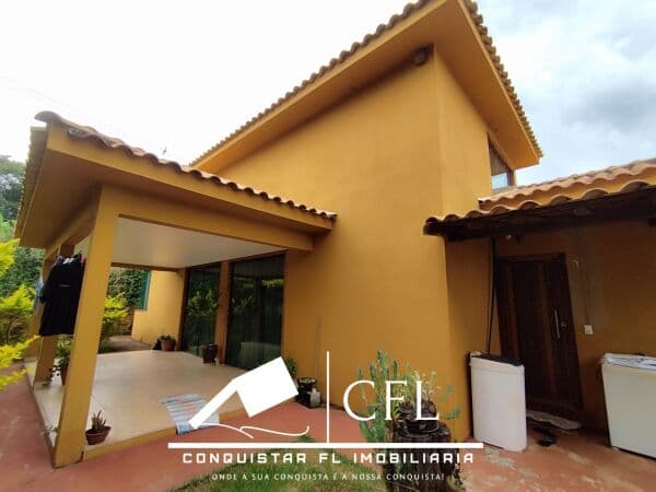 Casa espaçosa de 3 quartos, incluindo 1 suíte, à venda!