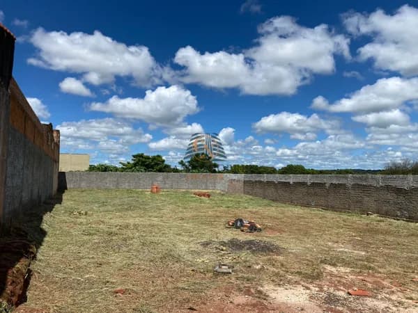 Terreno desmembrado em Jardim Veneza, Araraquara/SP