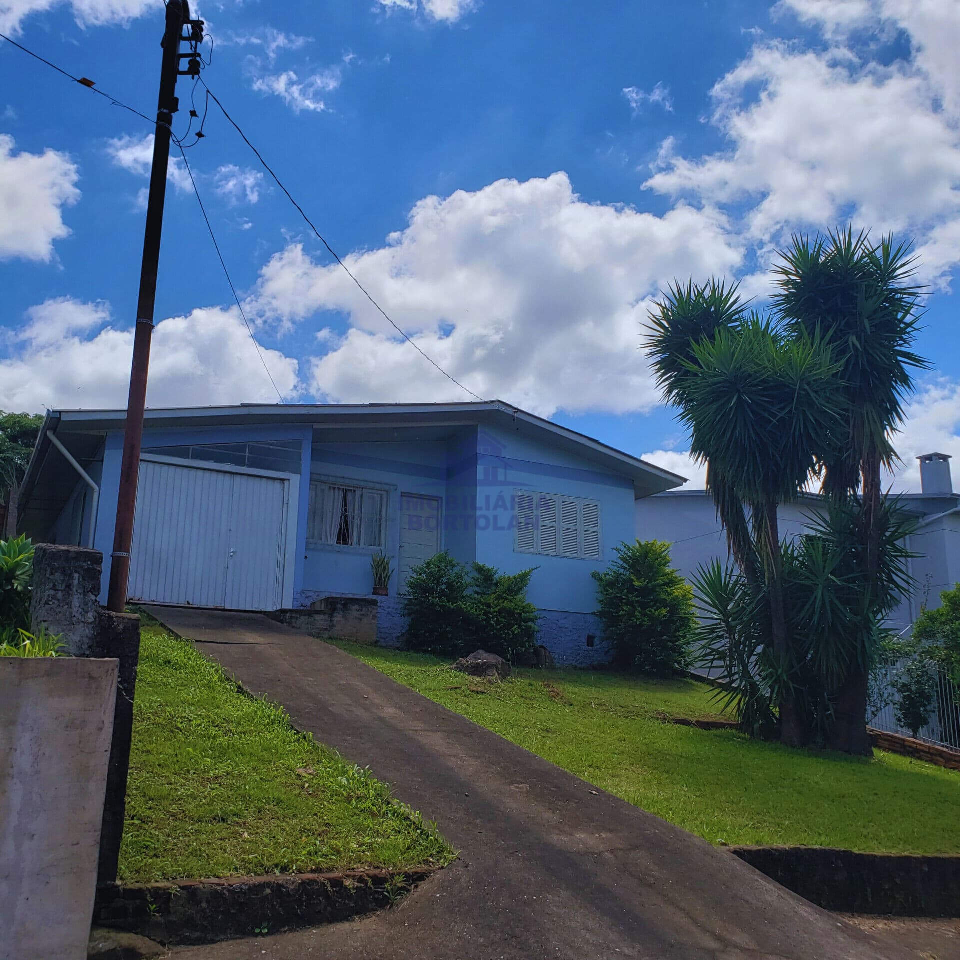 Casa no Bairro Universitário com 3 Dormitórios