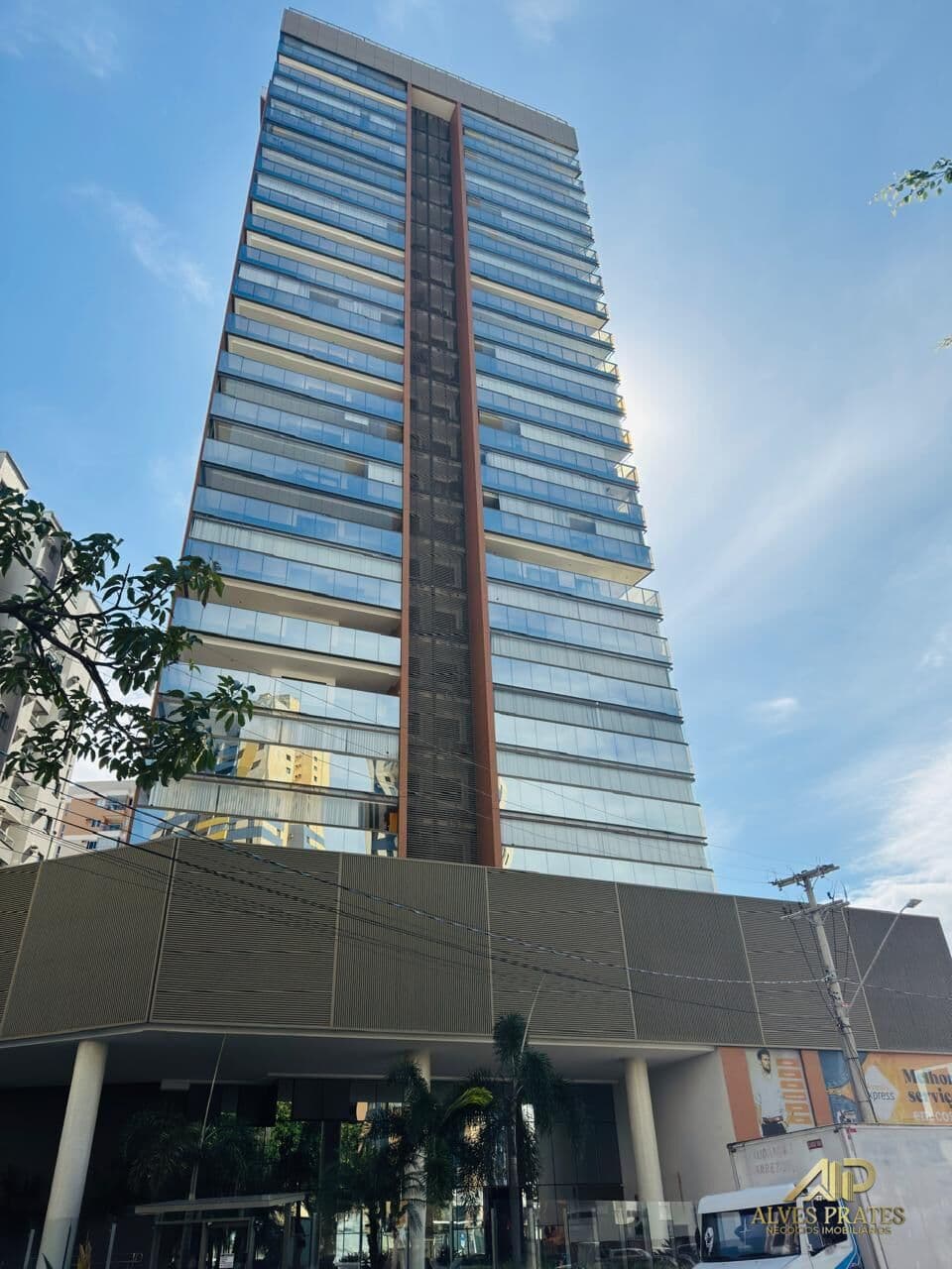 APARTAMENTO 2 QUARTOS COM SUÍTE E VARANDA PRIVATIVA – ALTÍSSIMO PADRÃO!