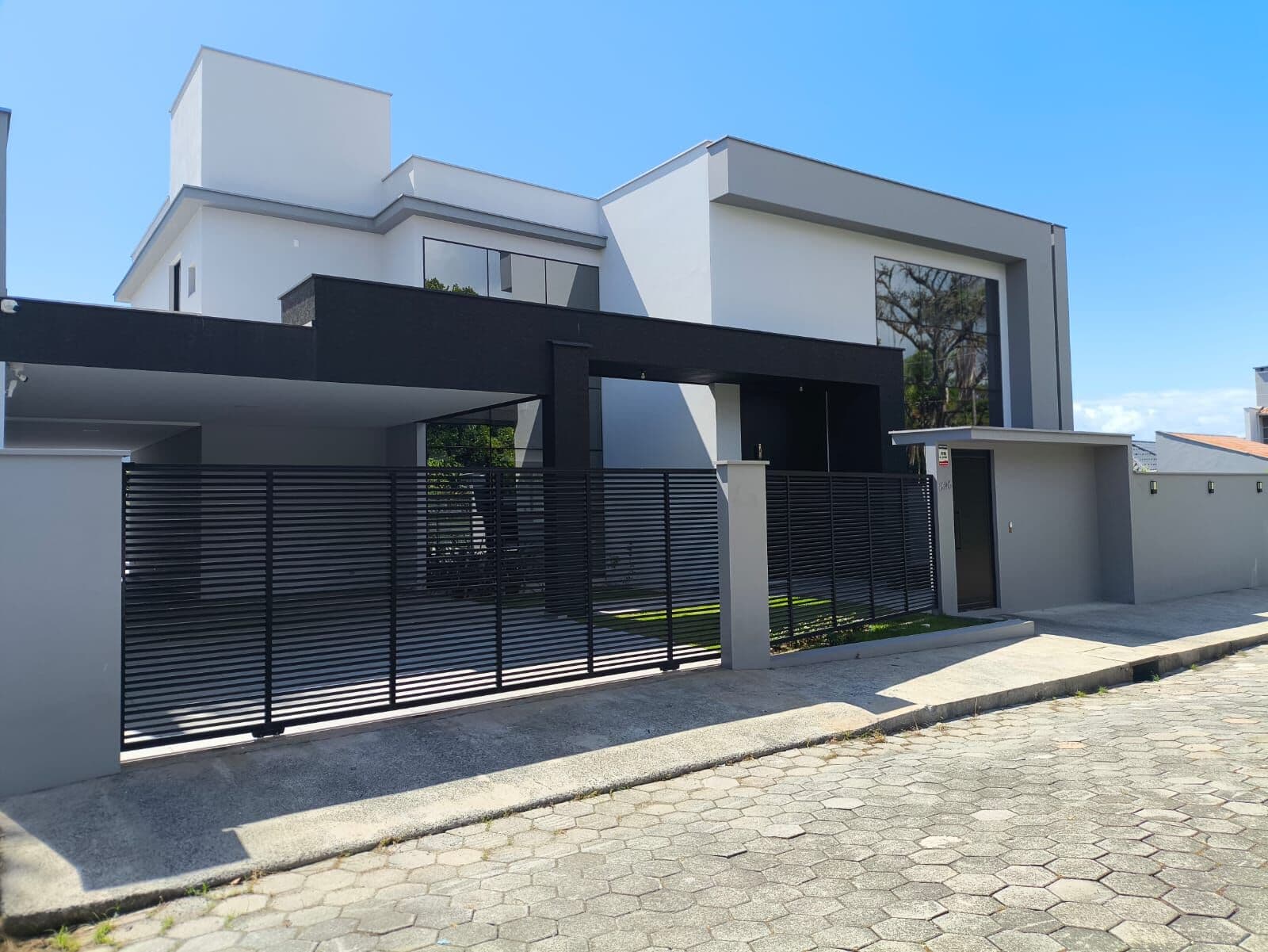 SOBRADO ALTO PADRÃO VENDA ITAGUAÇU