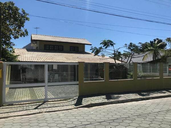SOBRADO LOCAÇÃO ANUAL UBATUBA