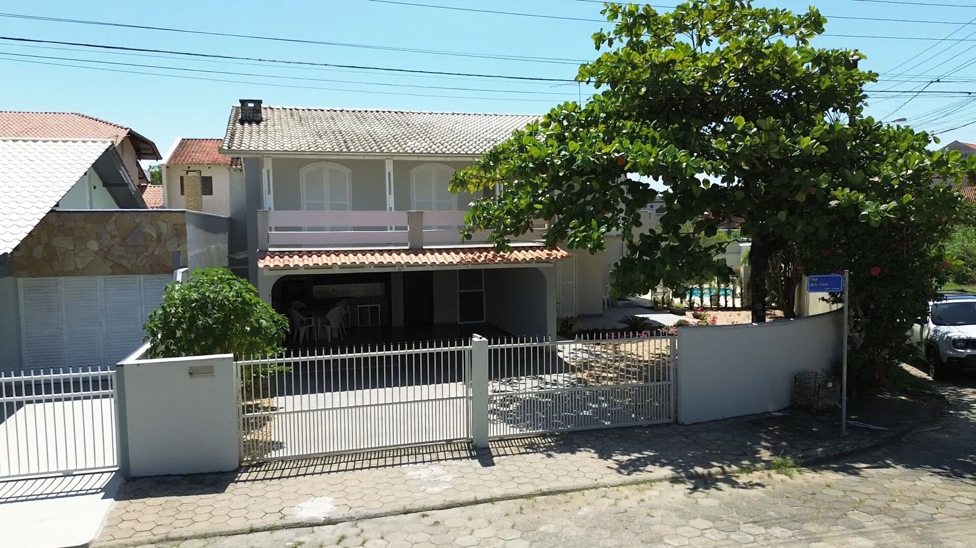 SOBRADO LOCAÇÃO ANUAL ENSEADA