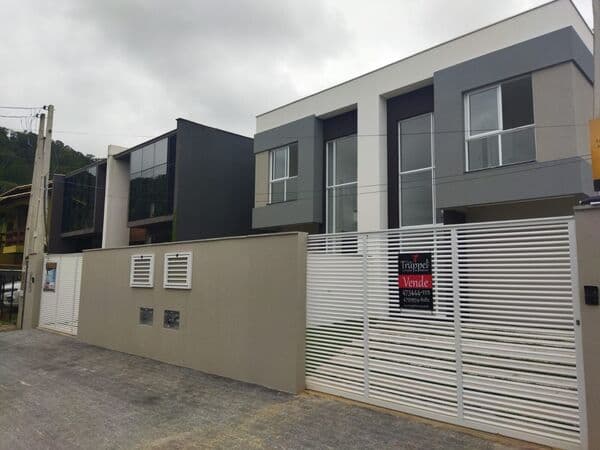 SOBRADO GEMINADO UBATUBA RESIDENCIAL LE VILLAGE