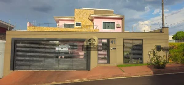 Sobrado Alto Padrão em Loteamento Santo Expedito II, Apucarana/PR