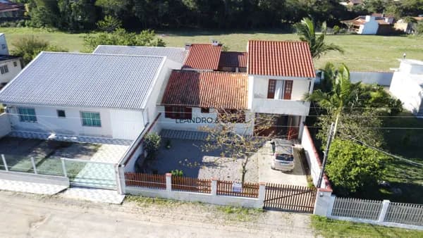 CASA NO BAIRRO ARAÇATUBA