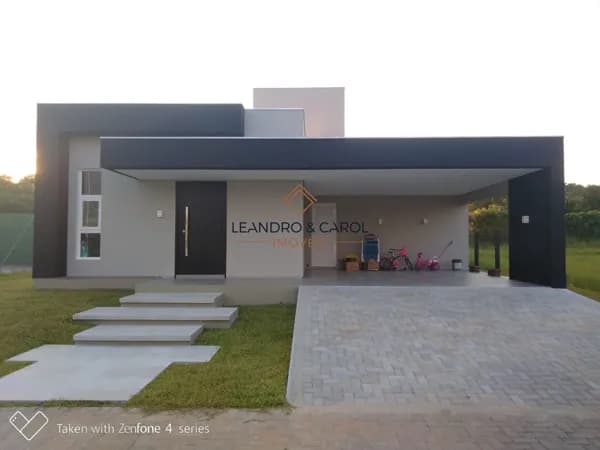 CASA EM CONDOMÍNIO FECHADO - HO'OKIPA