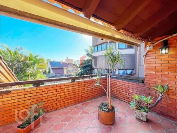 Casa com 4 dormitorios no Bairro Chácara das Pedras em Porto Alegre