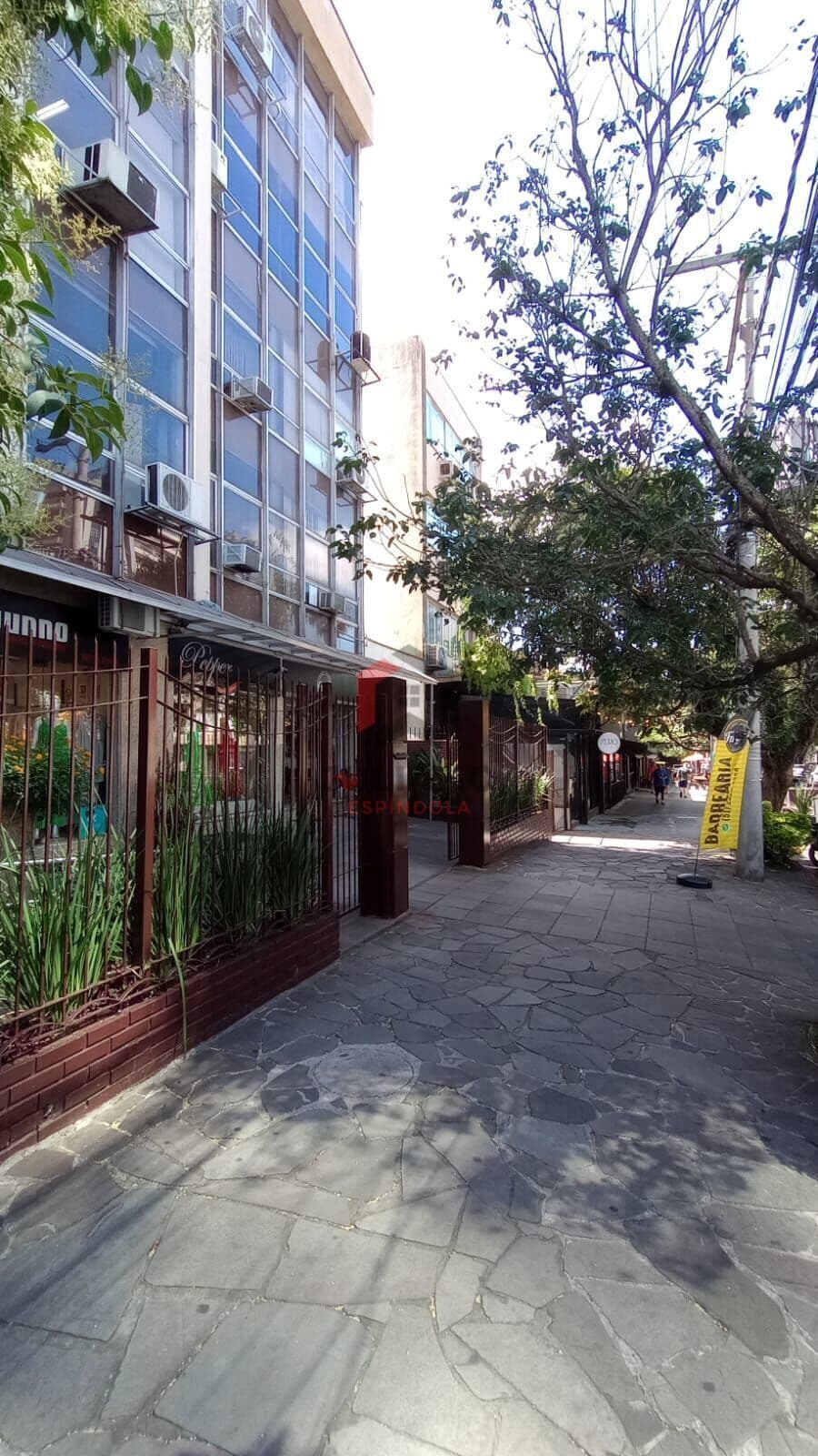 Sala Comercial a venda Av. Nova York com a 24 de Outububro - Porto Alegre/RS