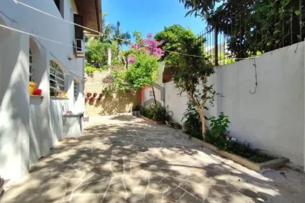 Casa com 4 dormitórios no bairro Chácara das Pedras