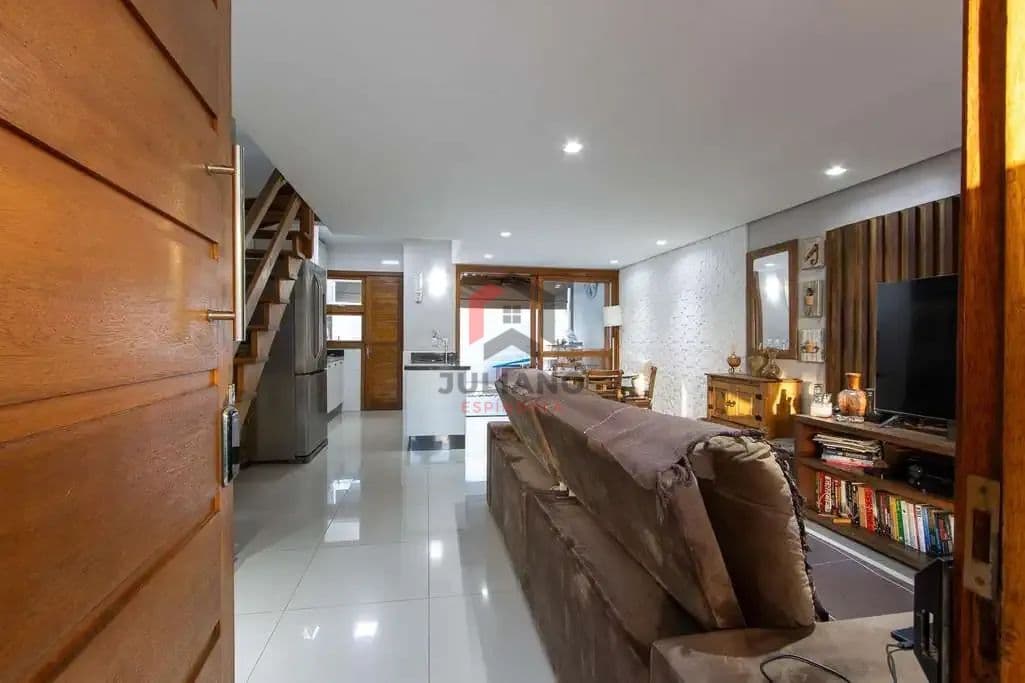 Casa em Condomínio com 3 Quartos, Suíte e Piscina na Hípica – Porto Alegre