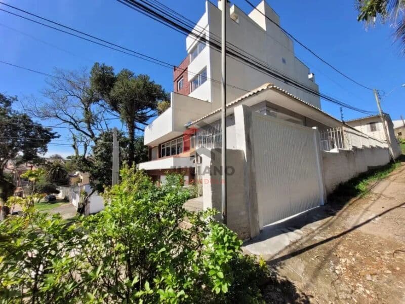 Casa de 5 dormitórios no bairro Chacara das Pedras