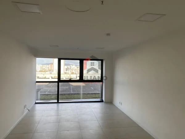 Sala comercial à venda no Walk Offices Praia de Belas com 32 m², pronta para uso e ligada ao Shopping