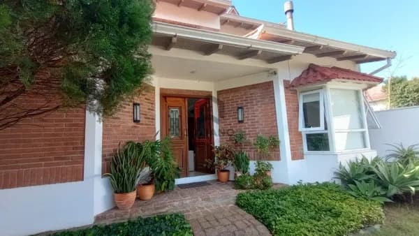 Casa de 4 dormitórios, sendo 3 suítes no bairro Jardim Planalto, Porto Alegre/RS