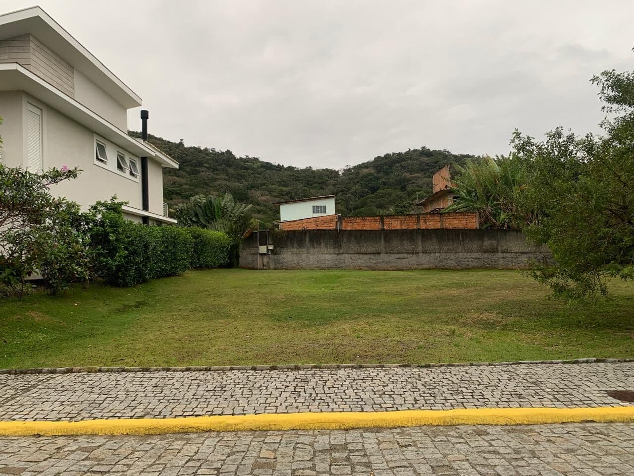 Terreno em Condomínio para Venda em Praia do Estaleiro Balneário Camboriú-SC