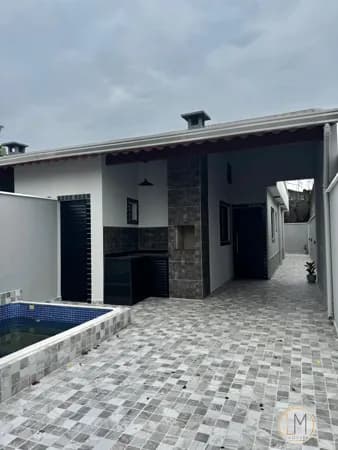 Casa com piscina em Itanhaem, litoral sul de SP