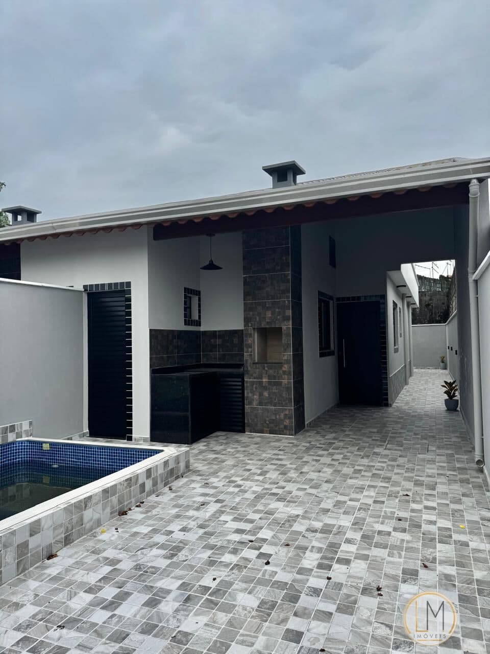 Casa com piscina em Itanhaem, litoral sul de SP