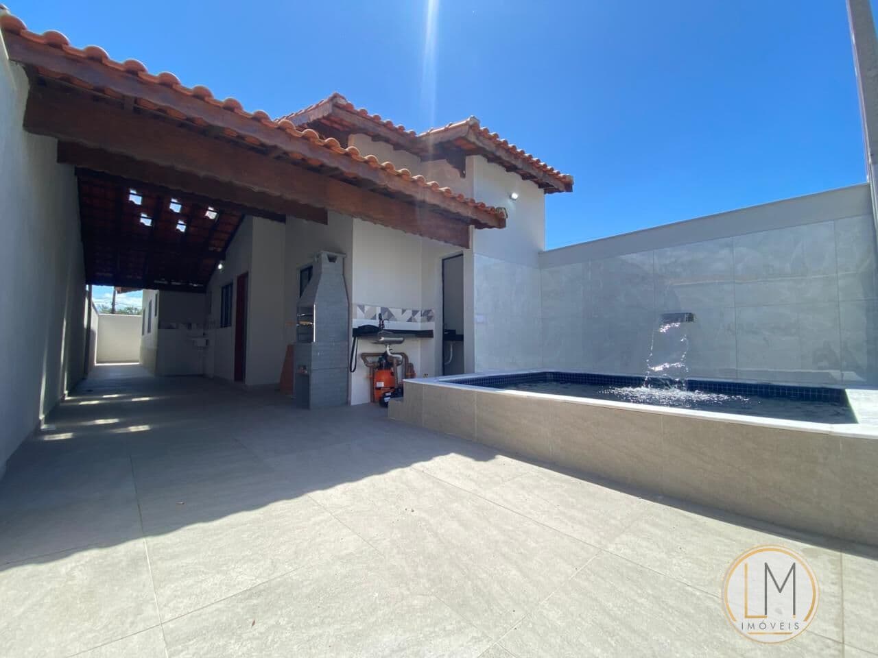 Casa com piscina em Itanhaém, litoral sul de SP.