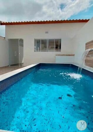 Casa com piscina em Itanhaém