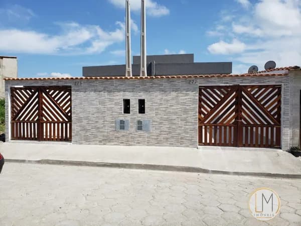 Casa geminada em Itanhaém, litoral sul de SP