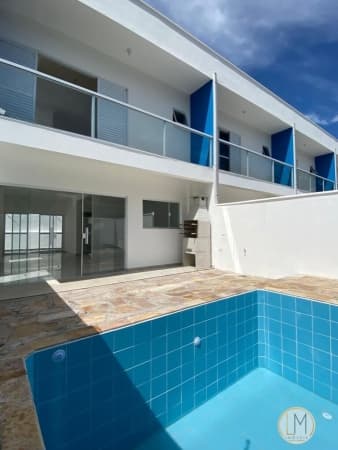 Sobrado em Condomínio em Itanhaém a 300 metros da praia.