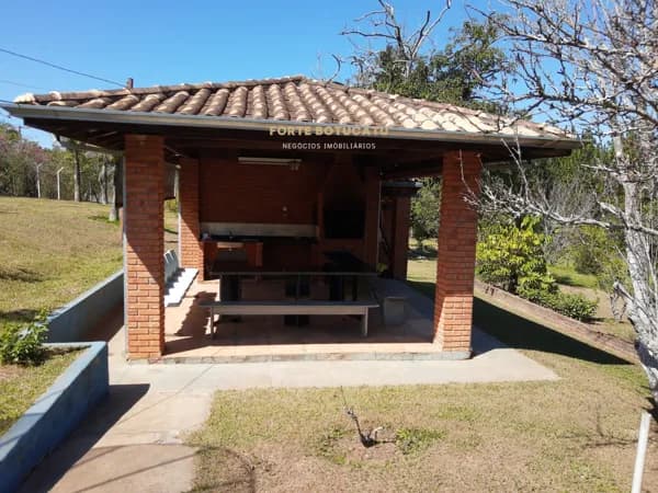 Chácara em Campos Elíseos, Pardinho/SP