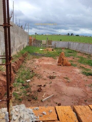 Terreno Prontinho para Construir, Plano e Murado