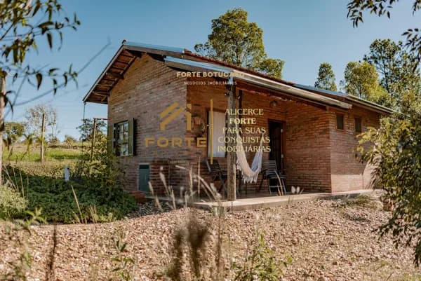 Casa Chalé em Chácara Floresta, Botucatu/SP
