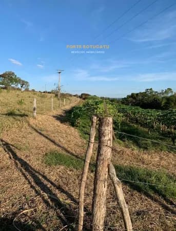 Sítio com excelente localização com mina d´agua