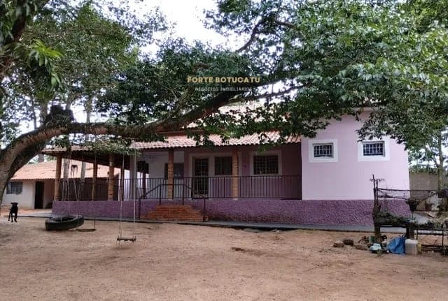Casa em Amplo Terreno
