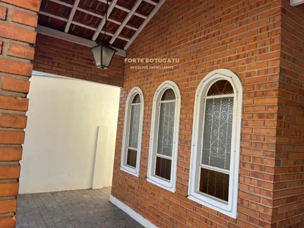 Casa Locação - Excelente Localização pertinho da Praça São Jose